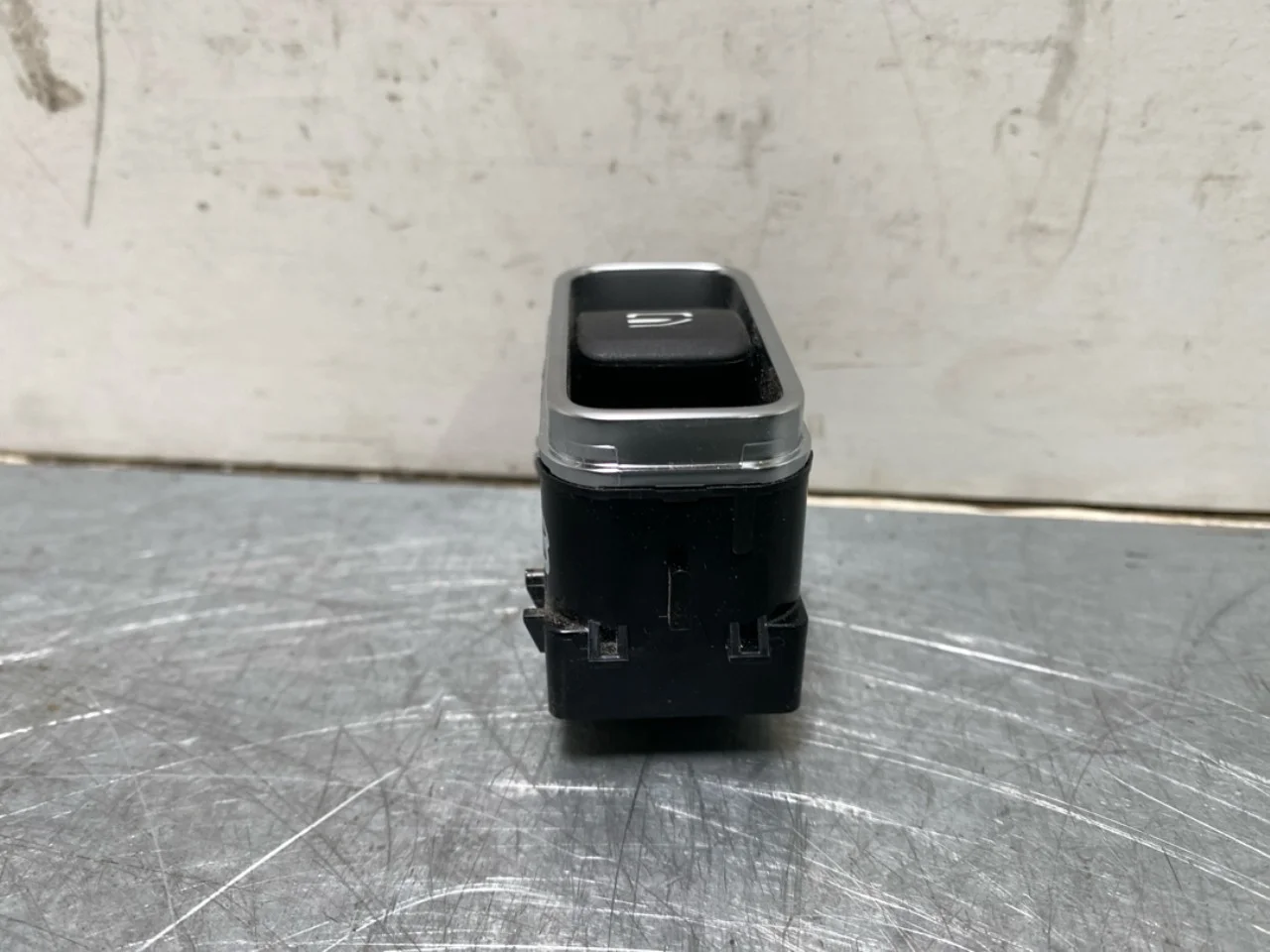 Mercedes EQB X243 2022- Window regulator switch view 3