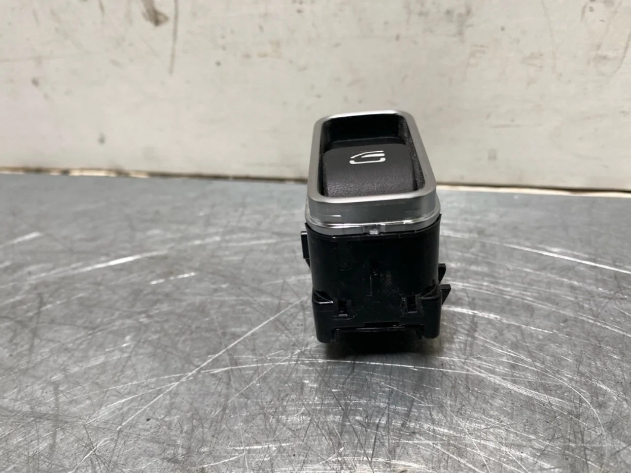 Mercedes EQB X243 2022- Window regulator switch view 4