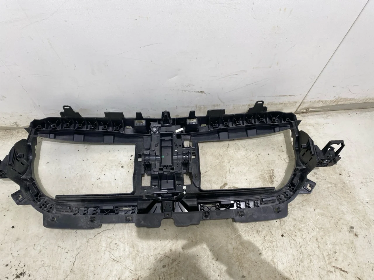 BMW X1/IX1 U11 2023- Front panel view 4