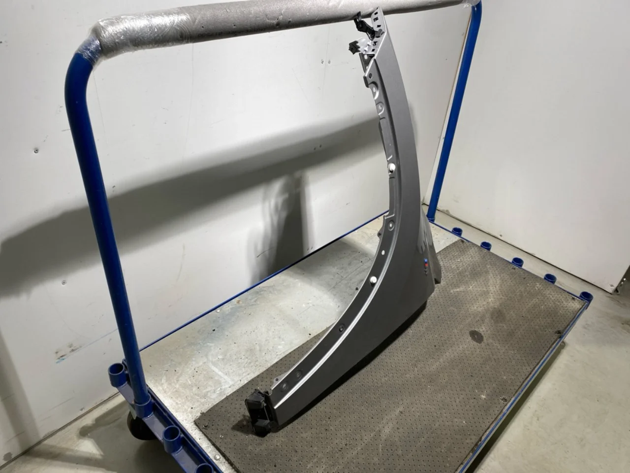 BMW X1/IX1 U11 2023- Front left fender view 3