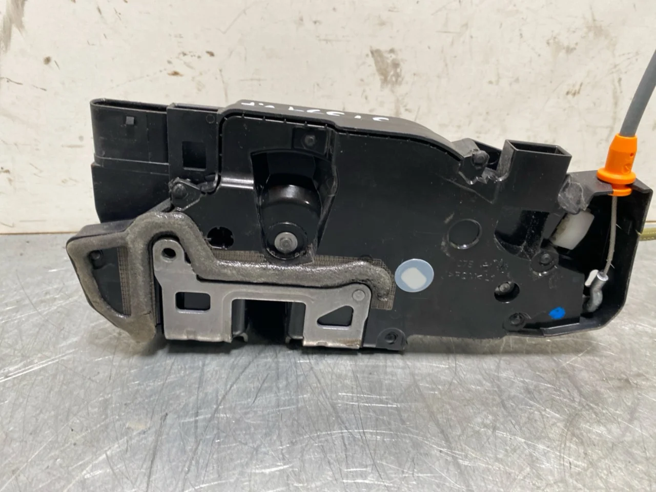 Mercedes EQB X243 2022- Door lock housing view 3