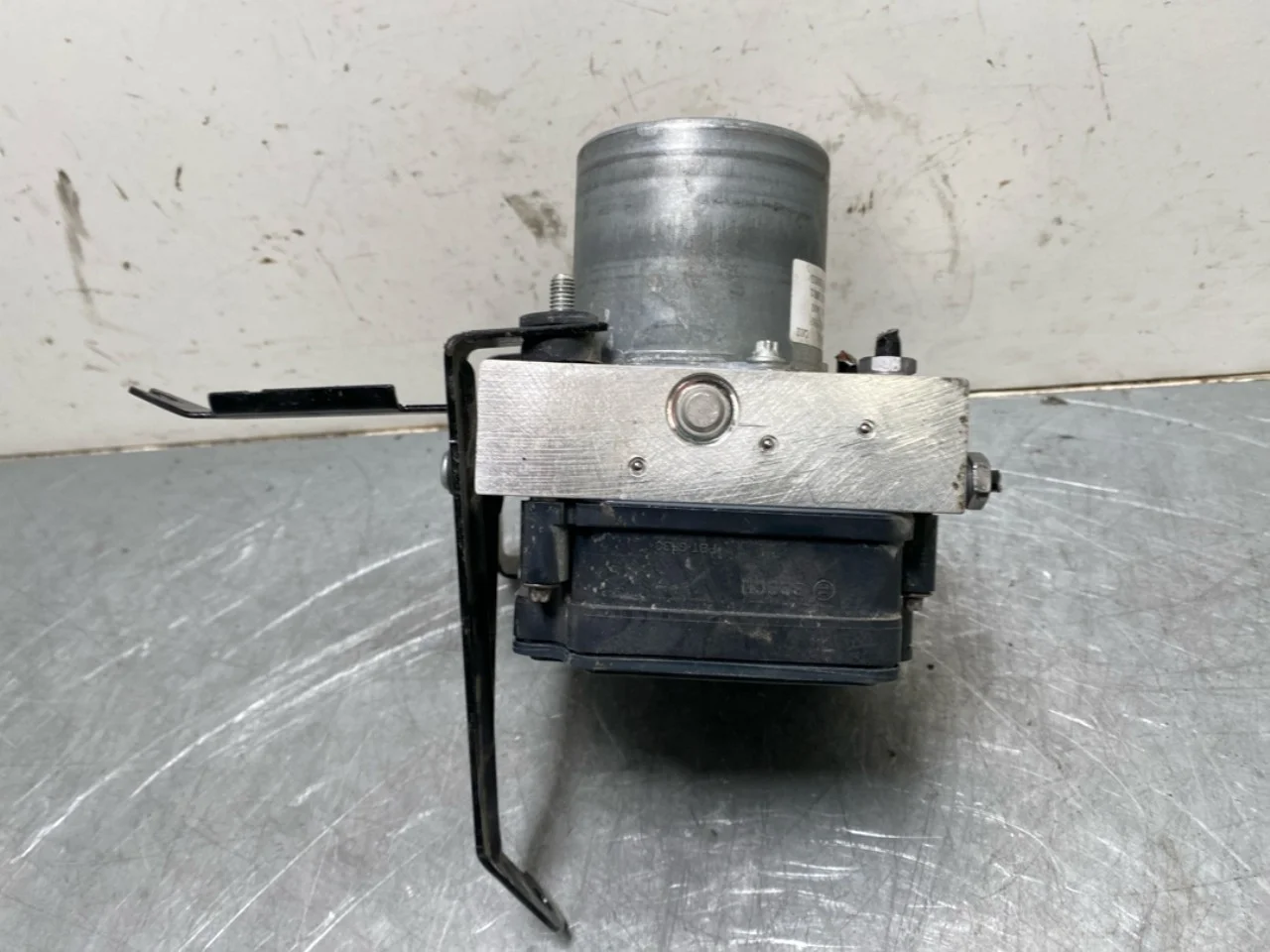 Mercedes EQB X243 2022- ABS hydraulic unit view 2