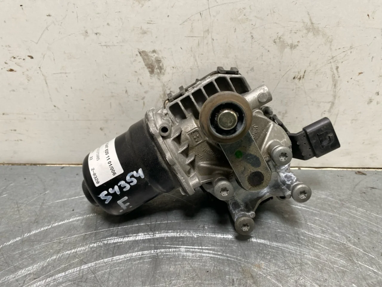 Mercedes EQB X243 2022- Windshield wiper motor