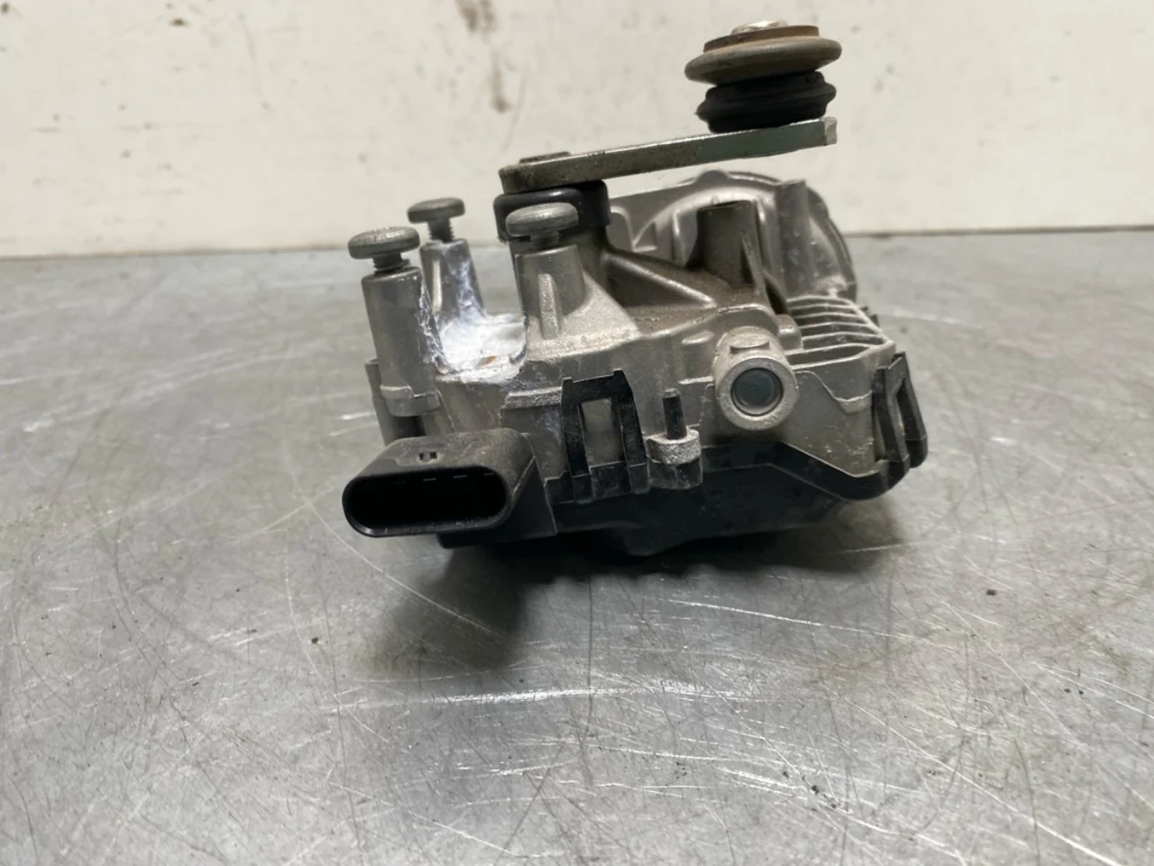 Mercedes EQB X243 2022- Windshield wiper motor view 4