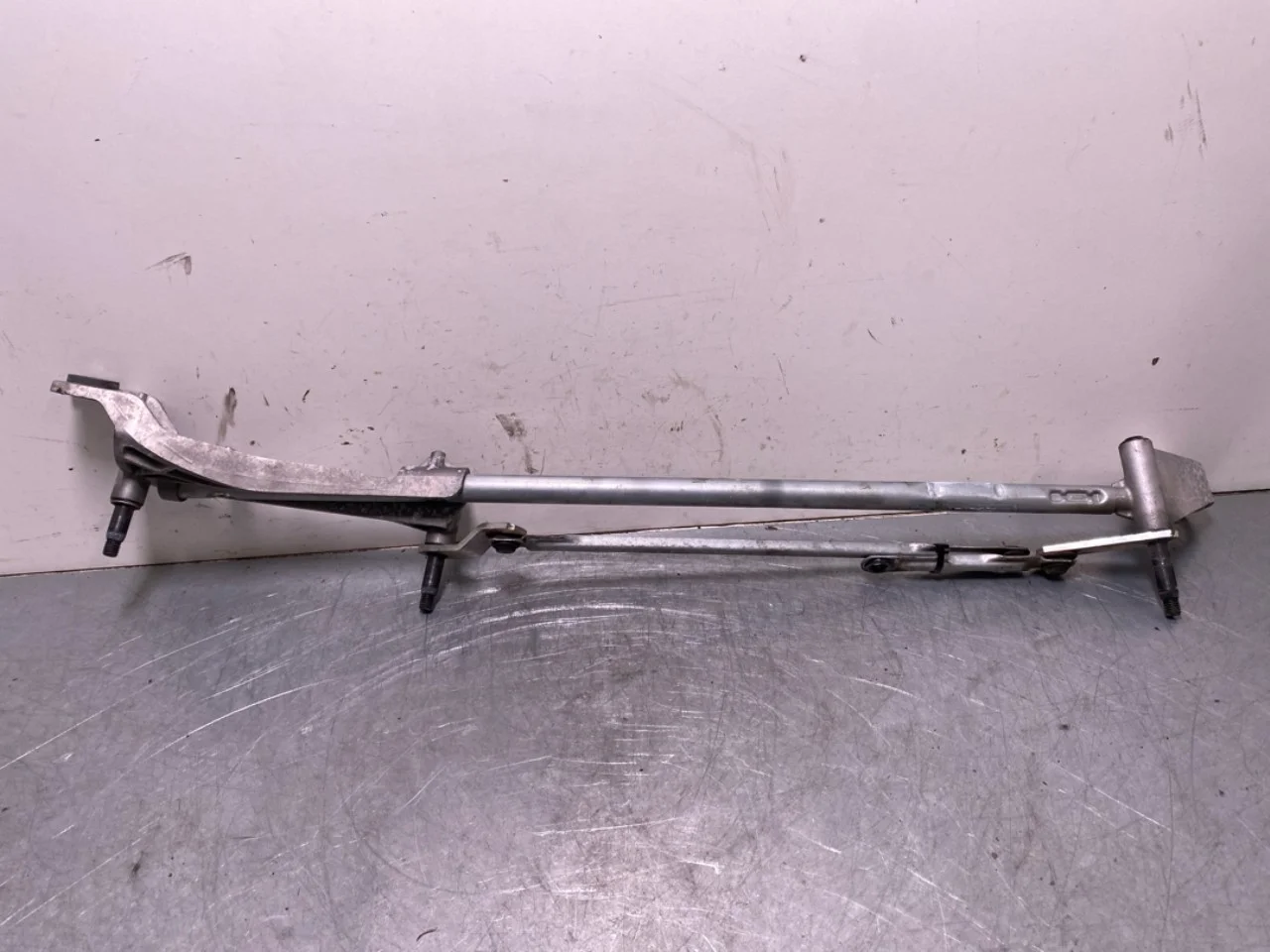 Mercedes EQB X243 2022- Windshield wiper linkage view 2
