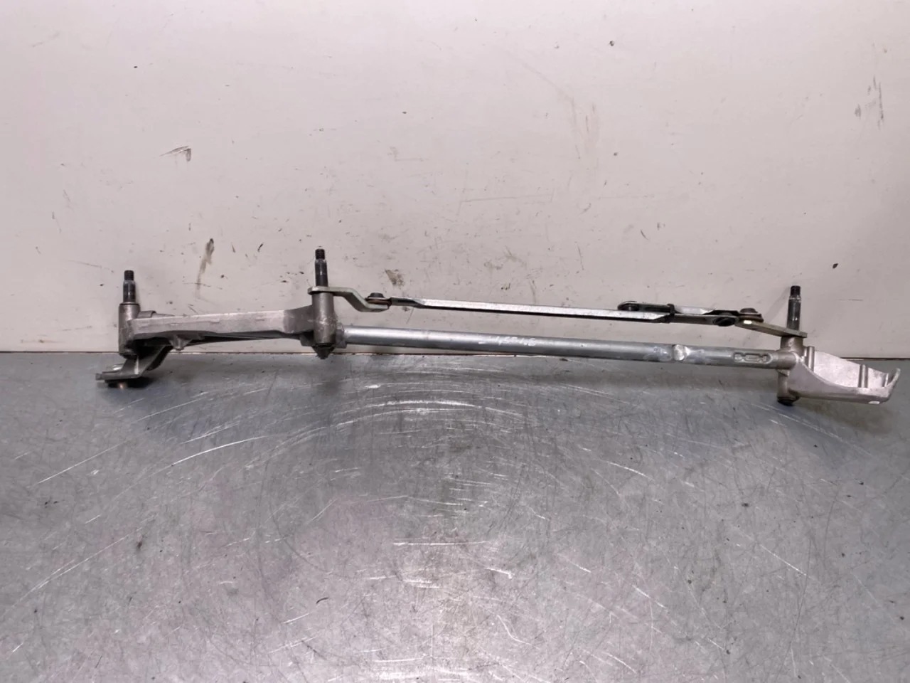 Mercedes EQB X243 2022- Windshield wiper linkage view 4