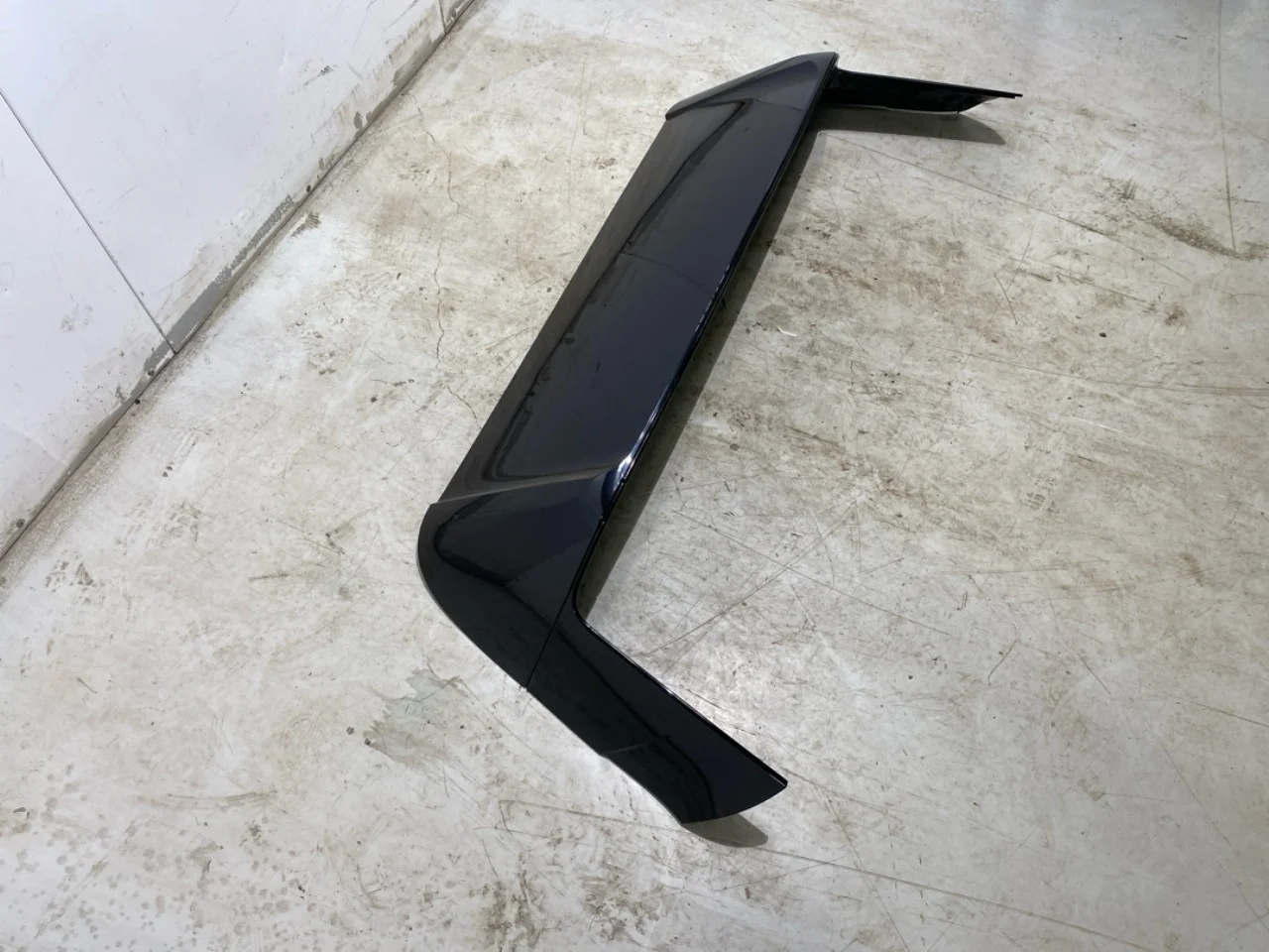 BMW IX 2022- Spoiler, tailgate view 2