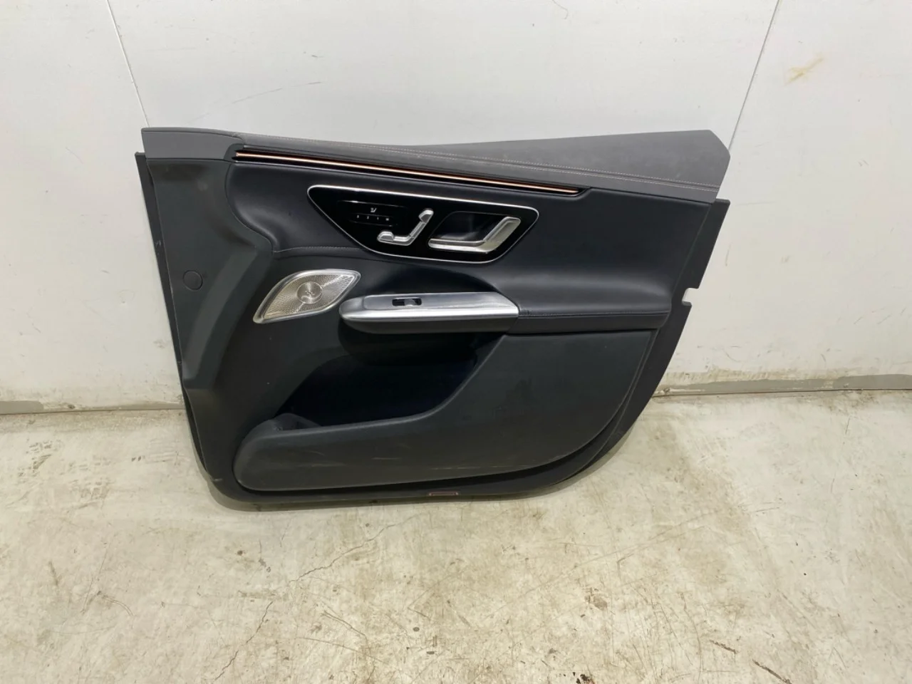 Mercedes EQE SUV X294 2022- Ajtókárpit, jobb