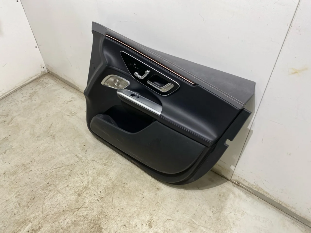 Mercedes EQE SUV X294 2022- Door trim panel, right view 3