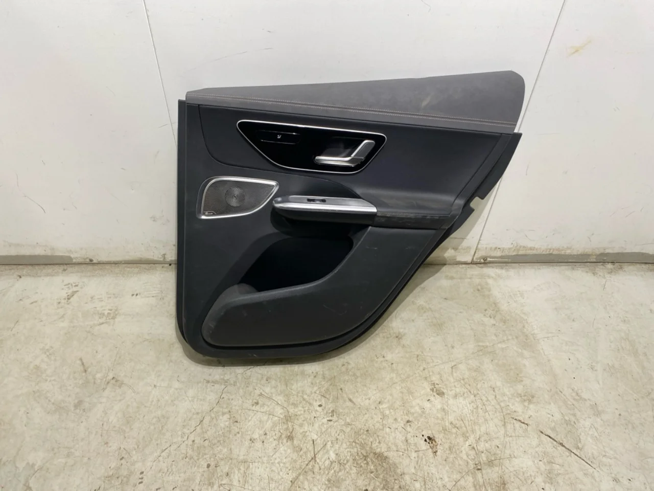 Mercedes EQE SUV X294 2022- Ajtókárpit, jobb