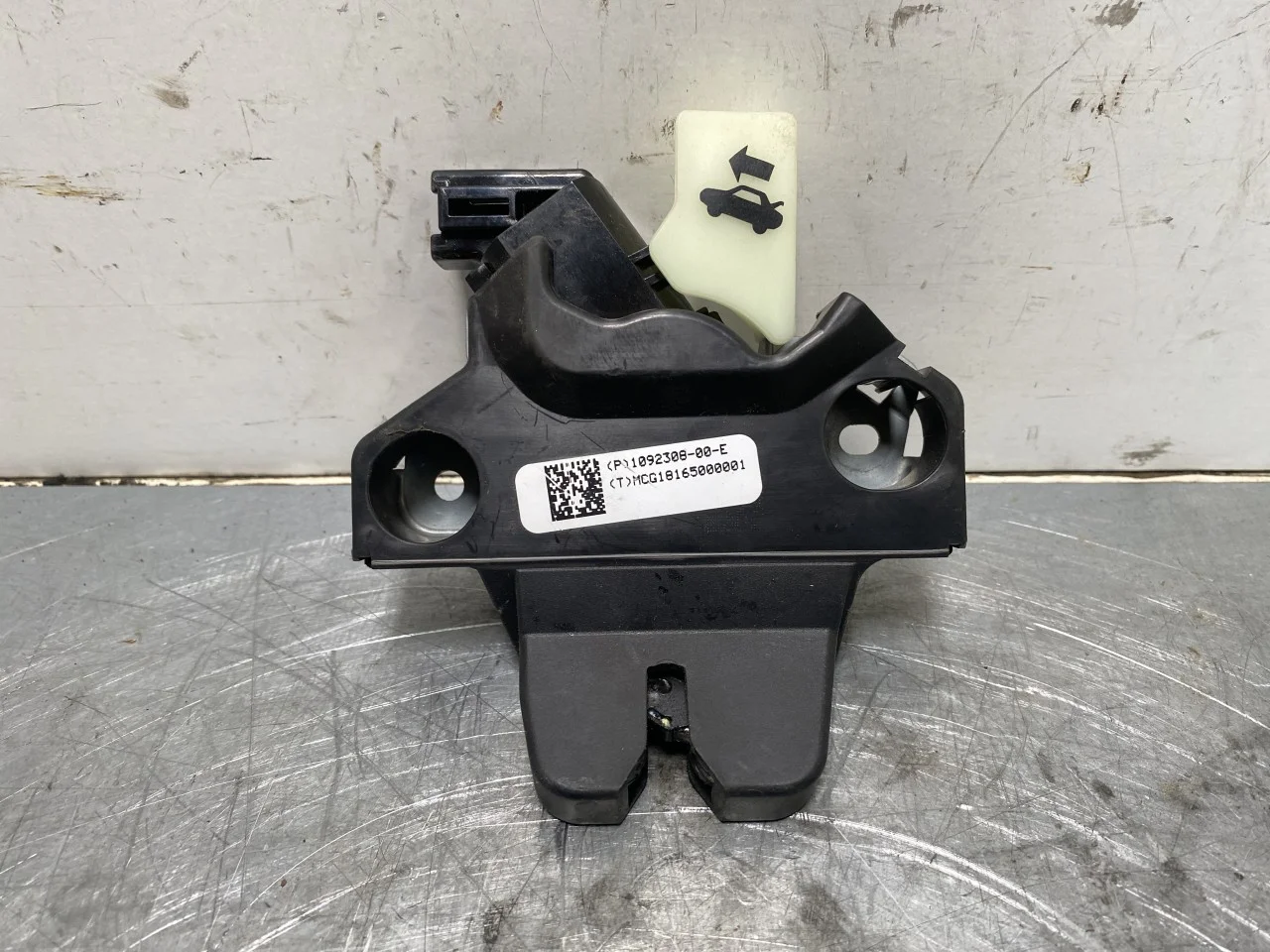 Tesla MODEL 3 2017--> Tailgate lock