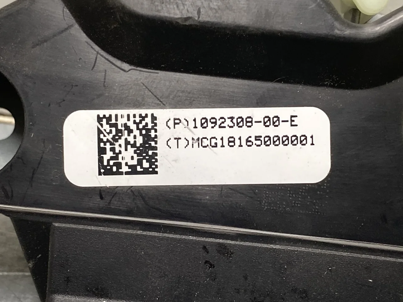 Tesla MODEL 3 2017--> Tailgate lock view 2