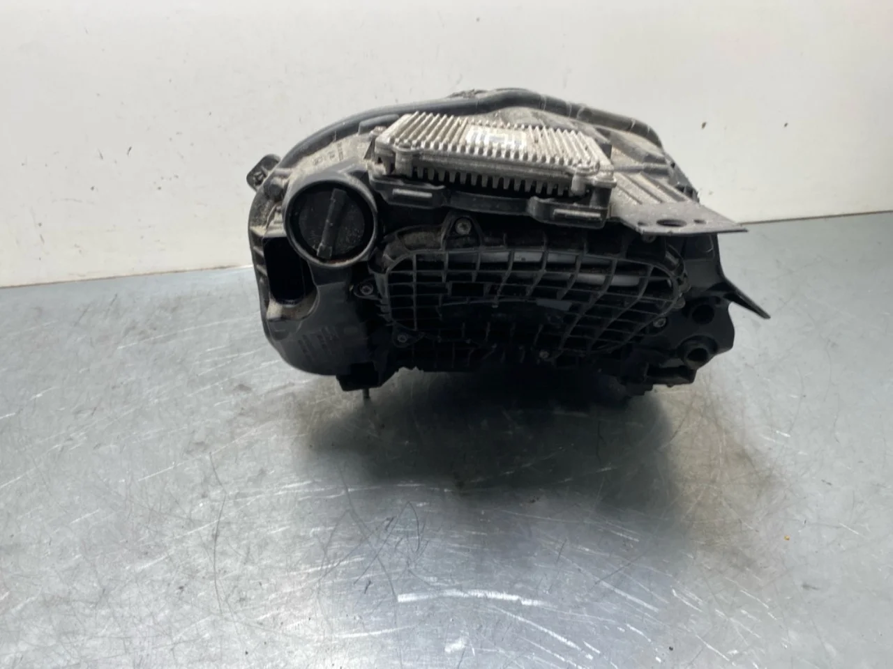 Porsche TAYCAN 2020- Left headlight view 3