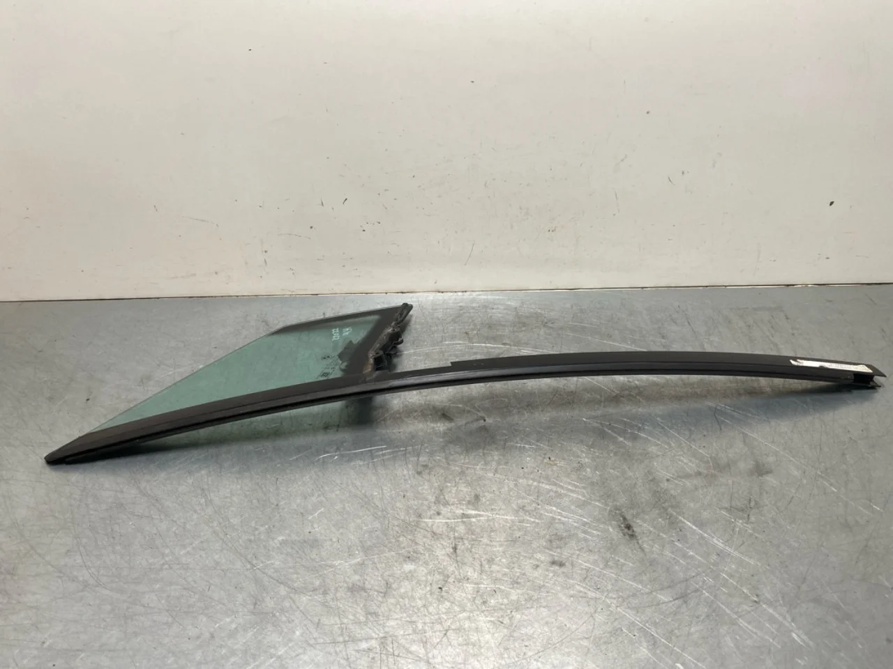 BMW IX 2022- Oldalüveg, hátsó, karosszériában, jobb, fix