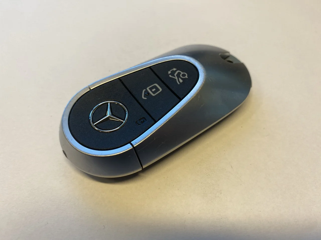 Mercedes EQE SUV X294 2022- Távirányító, központi zár / riasztó nézet 2