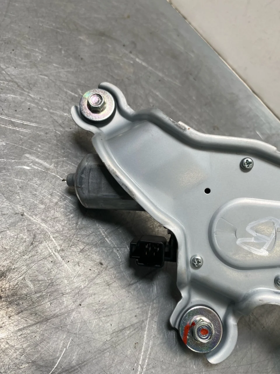 Kia SOUL 2009- Ablaktörlő motor, csomagtérajtó nézet 3