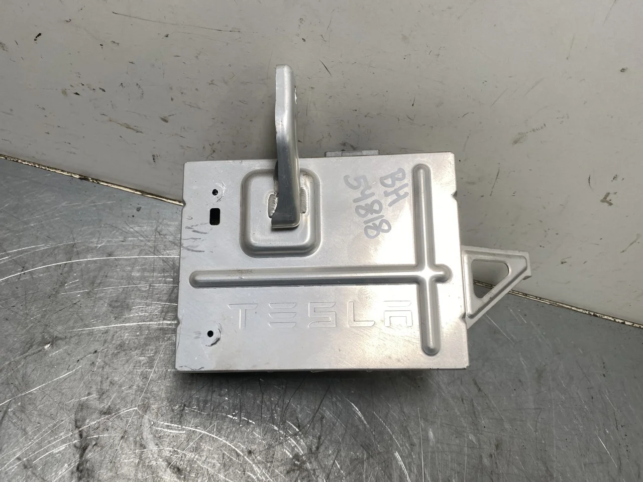 Tesla MODEL 3 2017--> Radio / hi-fi amplifier
