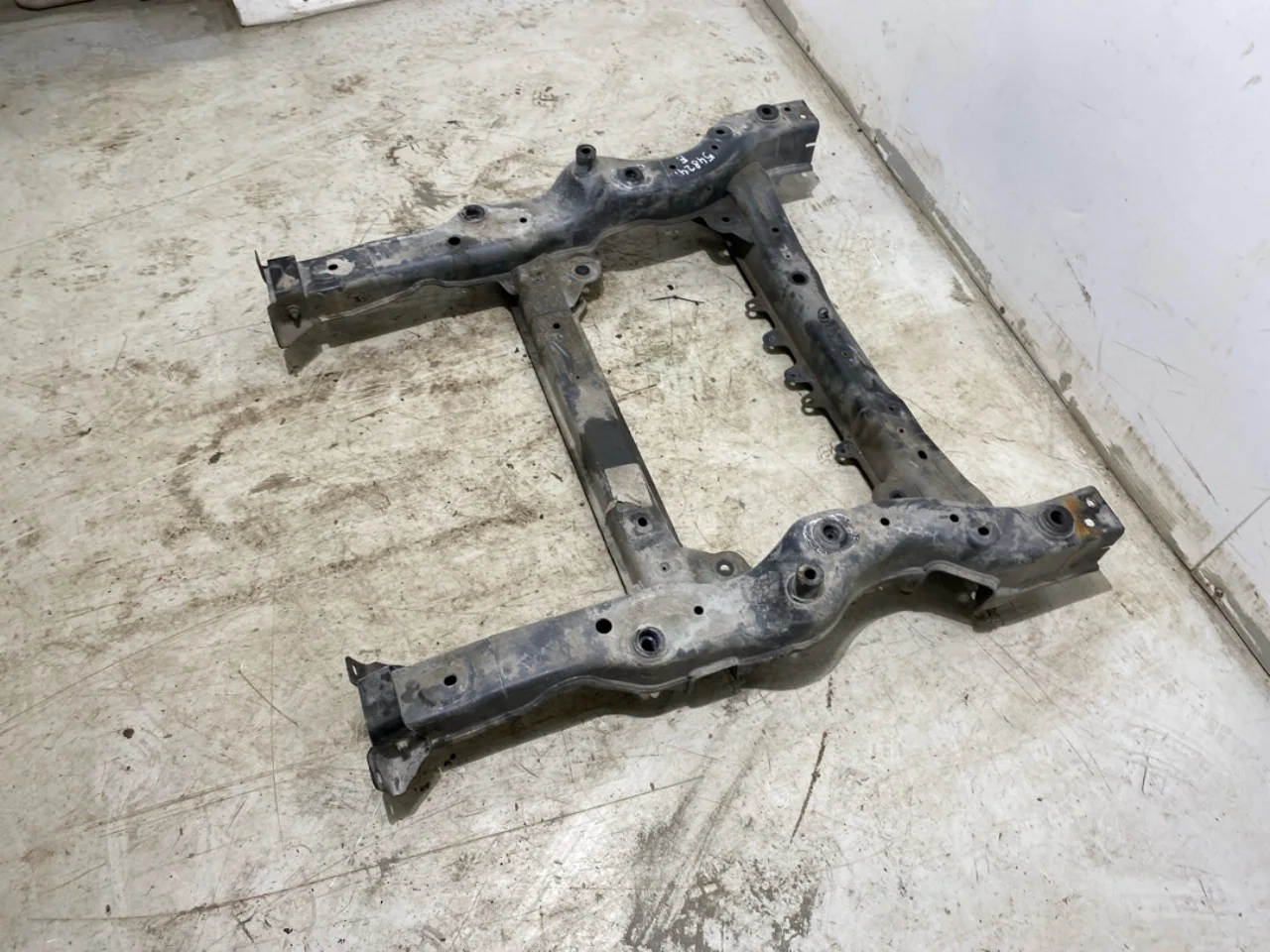 Mercedes EQE SUV X294 2022- Front subframe view 3