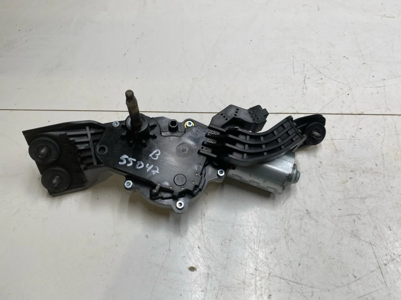Ablaktörlő motor, csomagtérajtó nézet 2