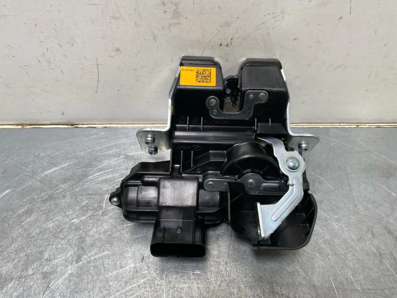 Tailgate lock