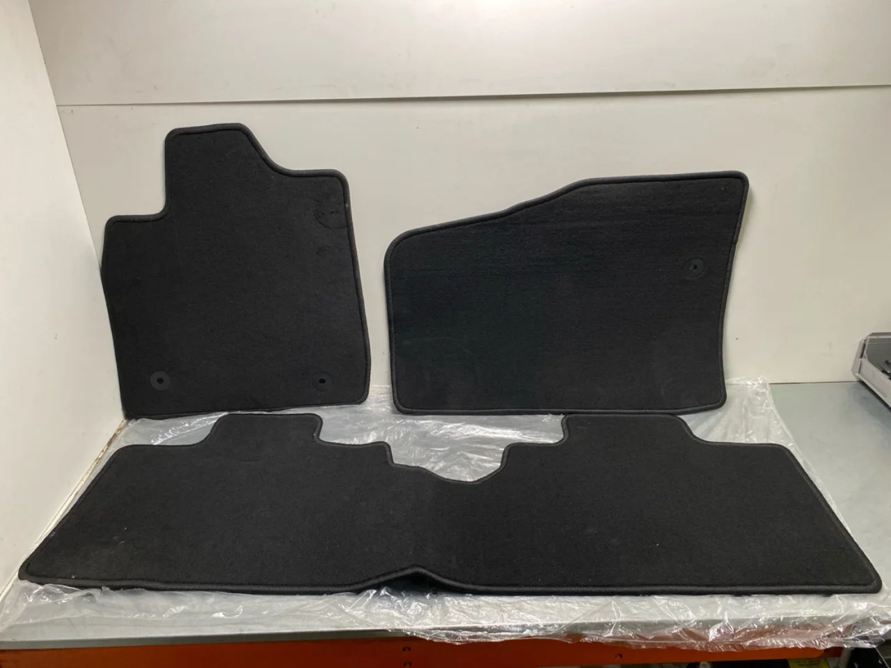 Ford MUSTANG MACH-E 2021- Floor carpet view 2