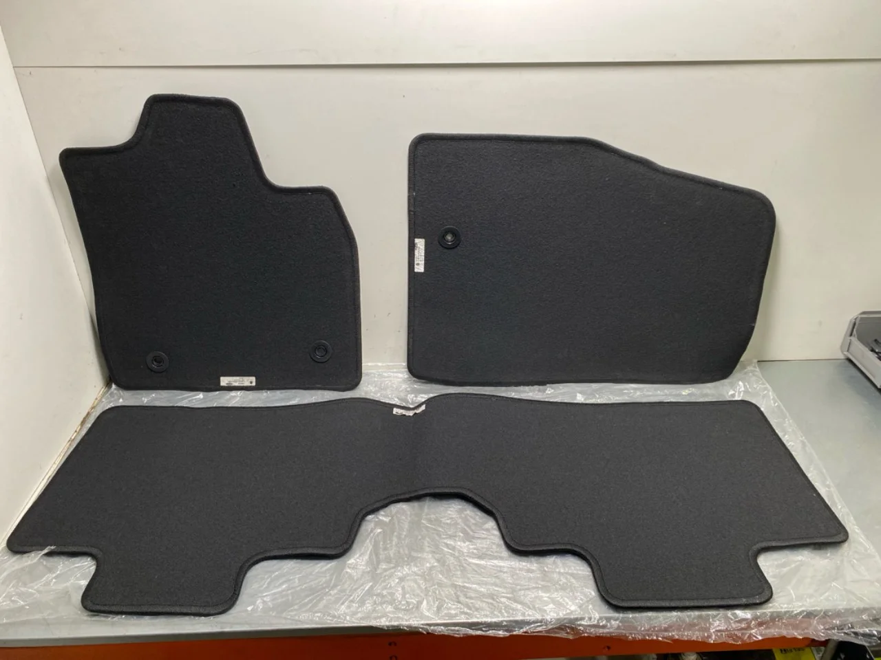 Ford MUSTANG MACH-E 2021- Floor carpet view 3