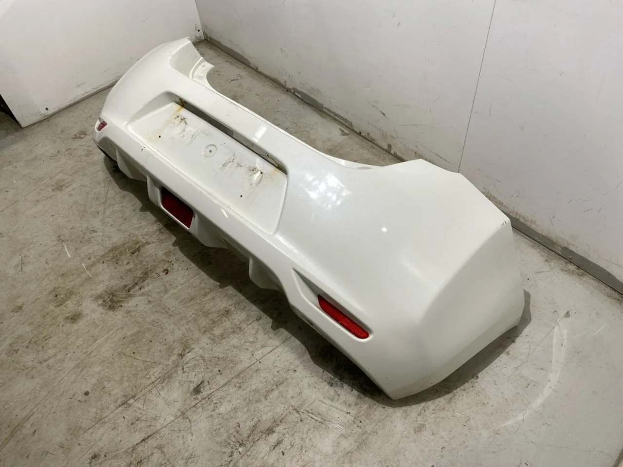 Nissan LEAF 2011-17 Rear bumper view 3