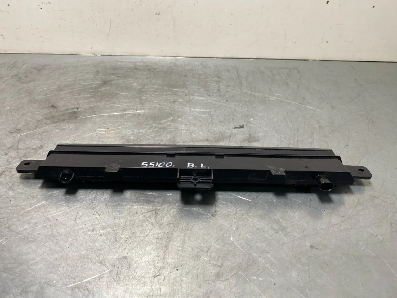 BMW X1/IX1 U11 2023- Rear window brake light view 4