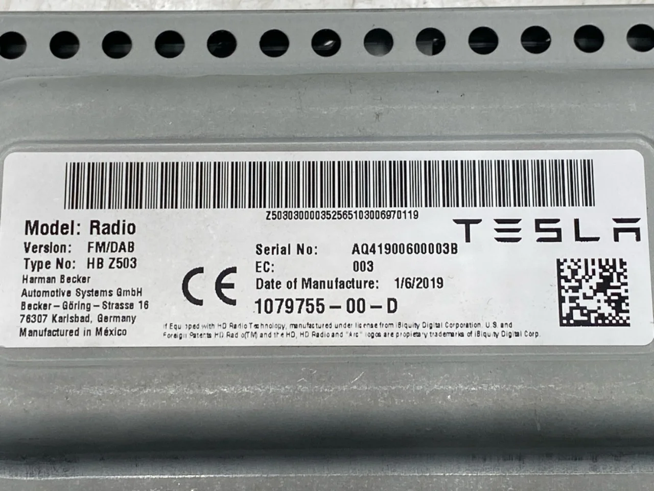 Tesla MODEL 3 2017--> Antennaerősítő nézet 3