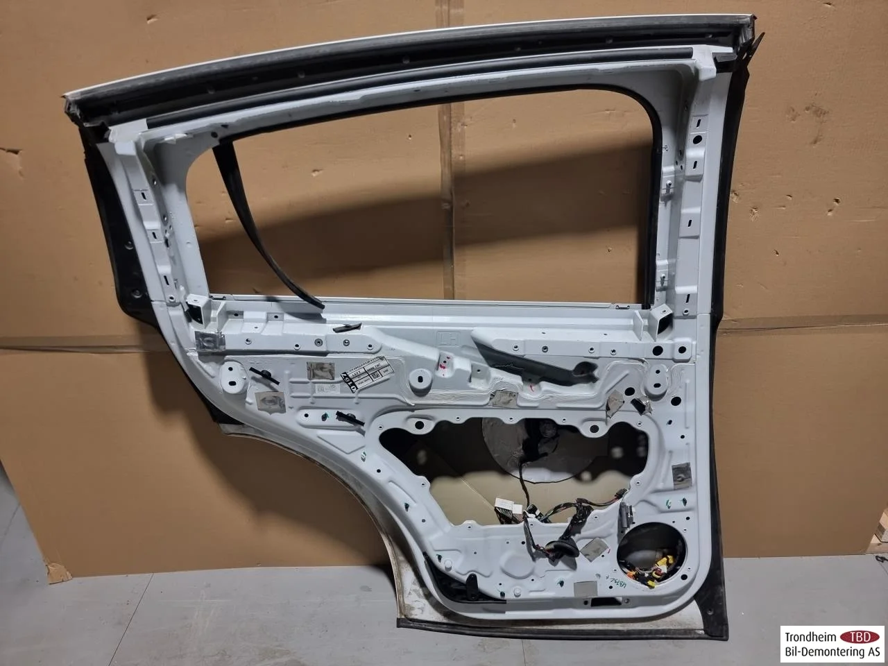 Tesla MODEL X 2016- Ajtó, 4 ajtós, hátsó, bal nézet 3