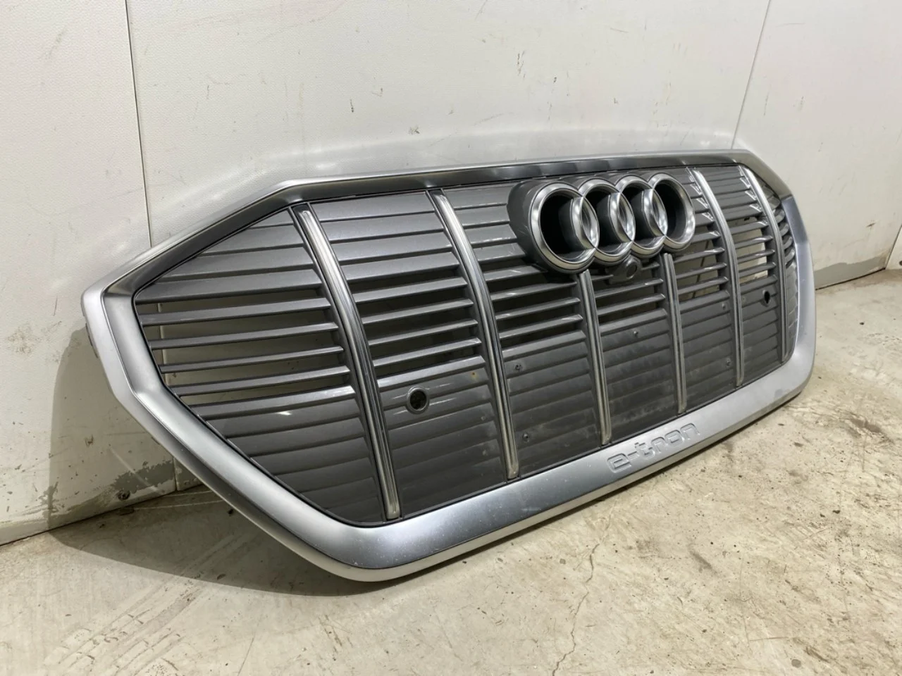 Audi E-TRON, S GE 2019- Grille, complete view 2