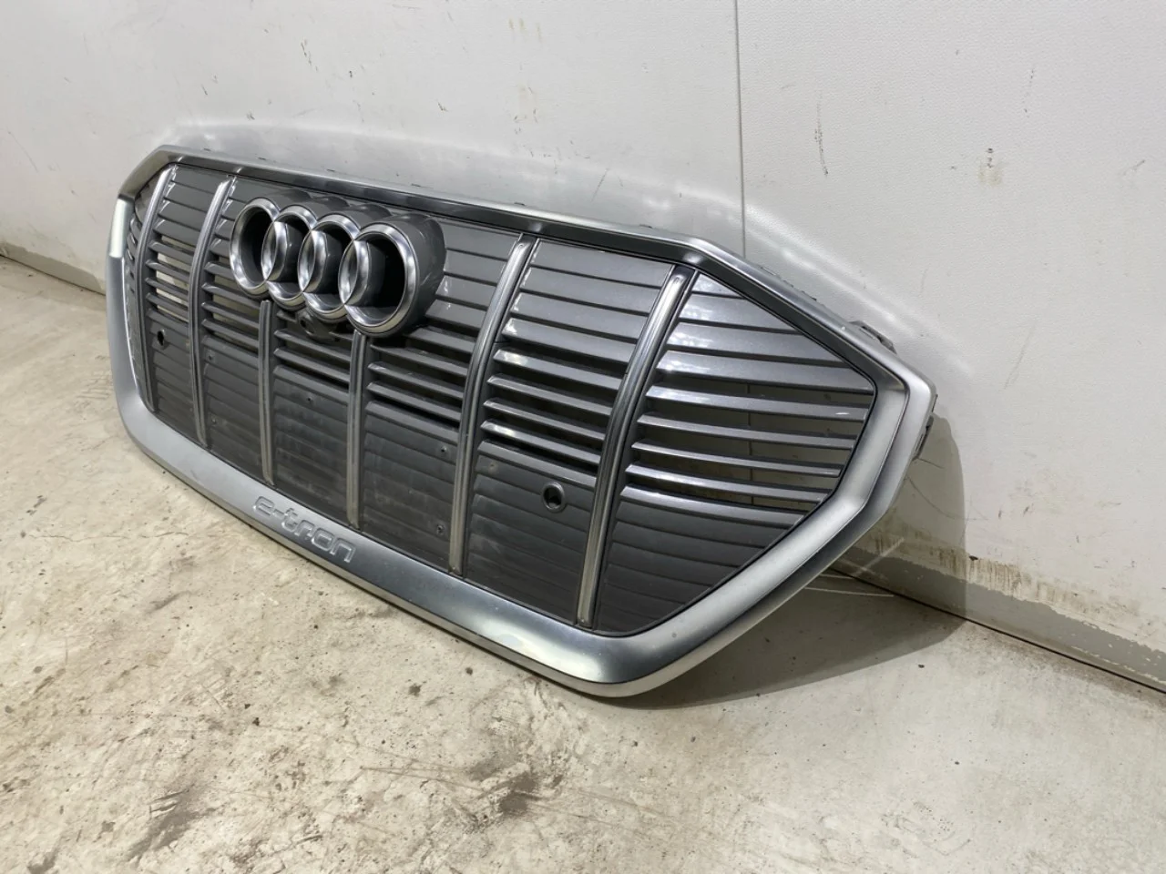 Audi E-TRON, S GE 2019- Grille, complete view 3