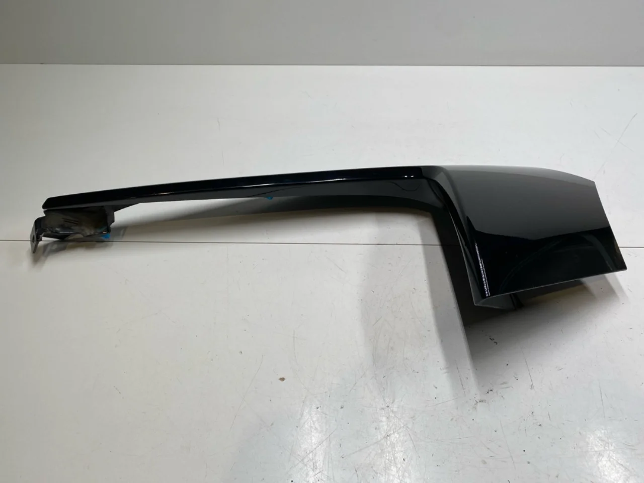 Nissan LEAF 2017-24 Spoiler, tailgate view 2