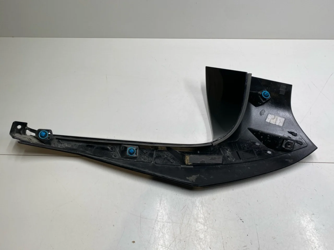 Nissan LEAF 2017-24 Spoiler, tailgate view 3
