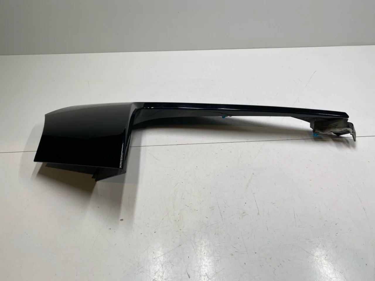 Nissan LEAF 2017-24 Rear spoiler view 2