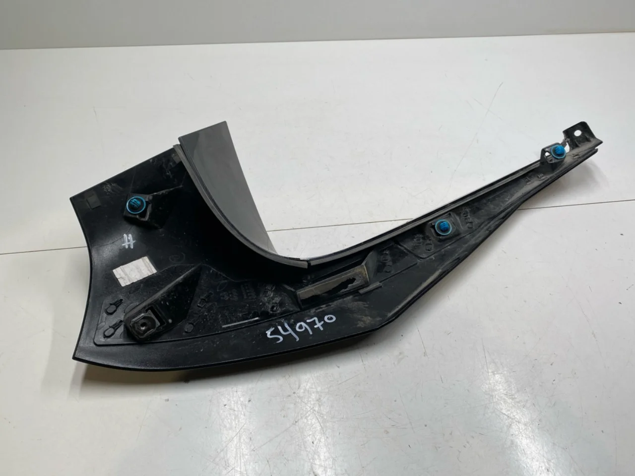 Nissan LEAF 2017-24 Rear spoiler view 3