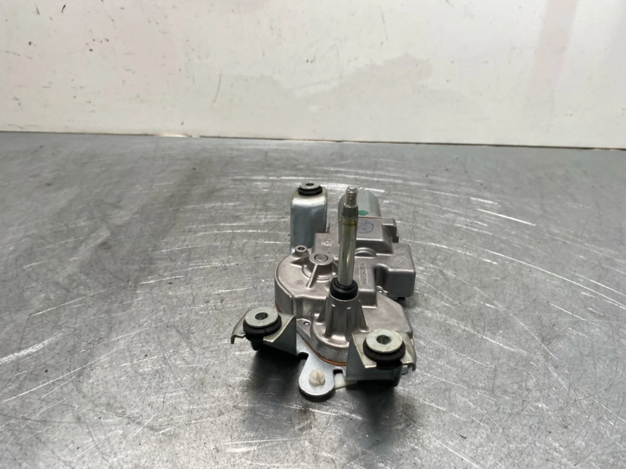 BMW X1/IX1 U11 2023- Ablaktörlő motor, csomagtérajtó nézet 3