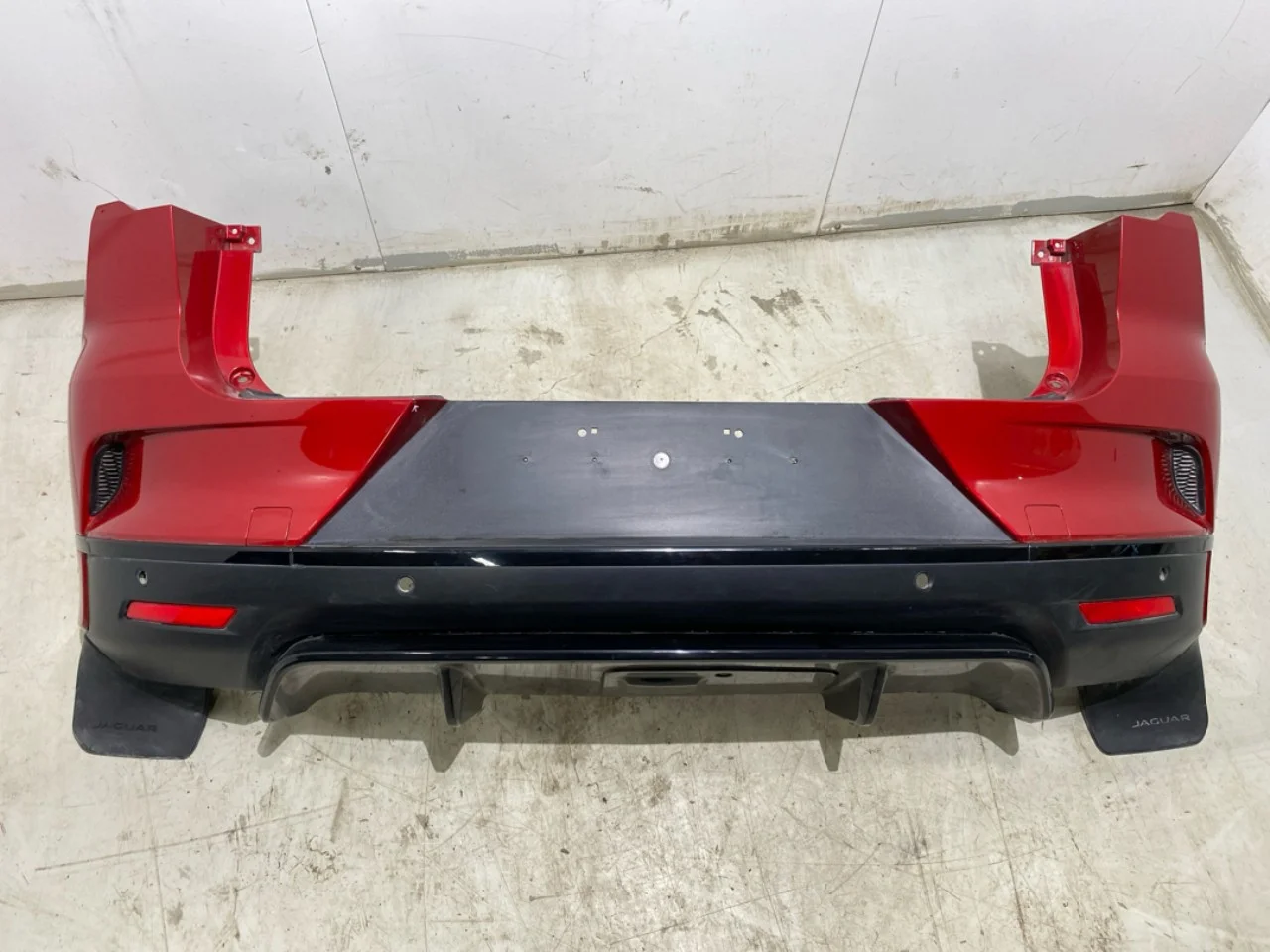 Jaguar I-PACE 2018- Rear bumper