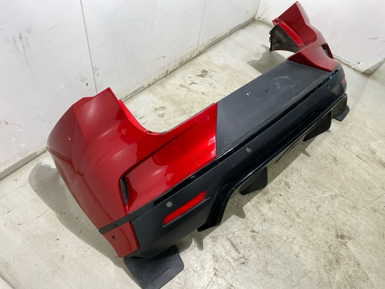 Jaguar I-PACE 2018- Rear bumper view 3