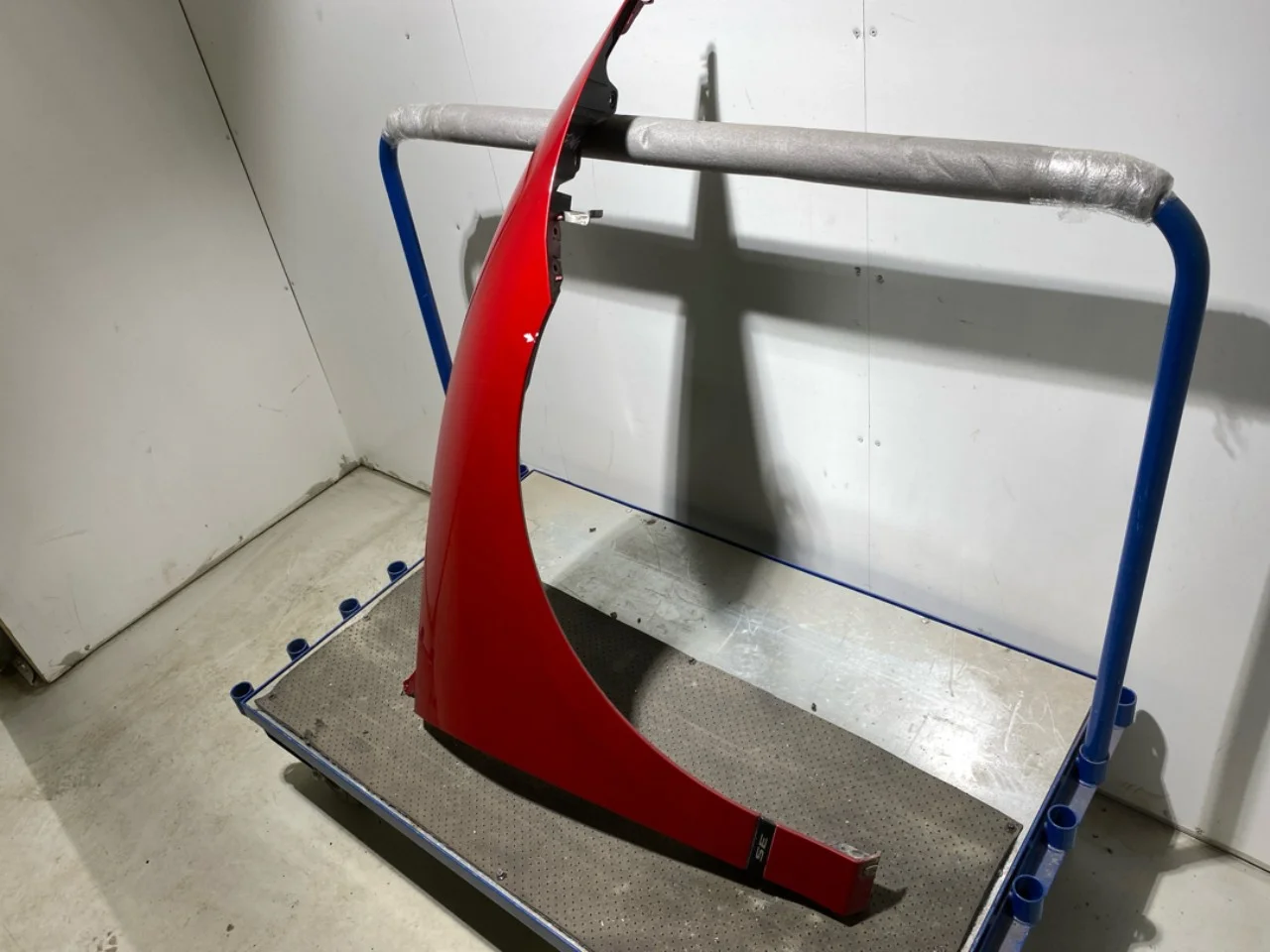 Jaguar I-PACE 2018- Front right fender view 3