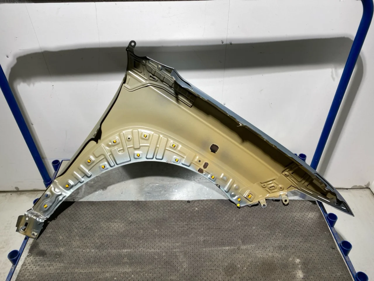 Front left fender view 2
