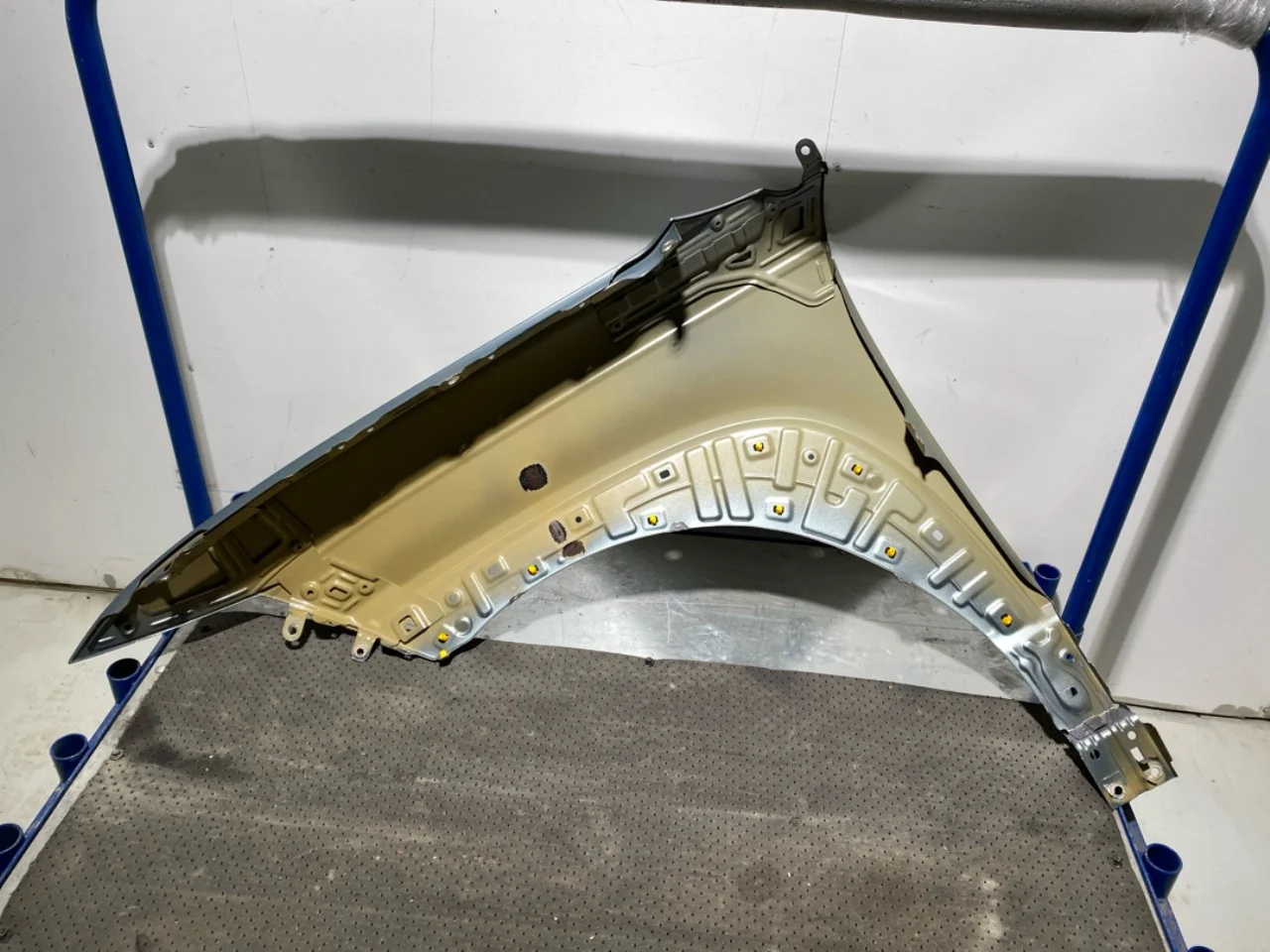 Front right fender view 2