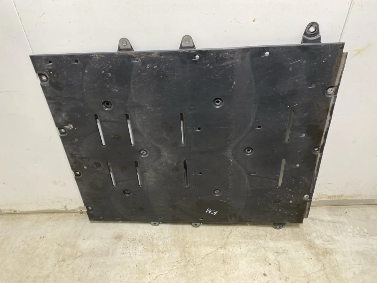 Lexus UX/300E 2019- Underbody protection plate (engine/gearbox/floor) view 2