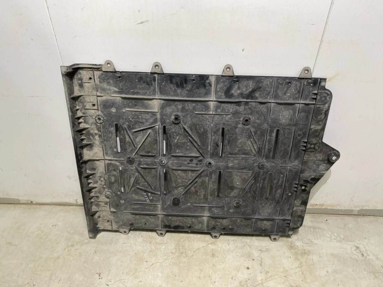 Lexus UX/300E 2019- Underbody protection plate (engine/gearbox/floor) view 2