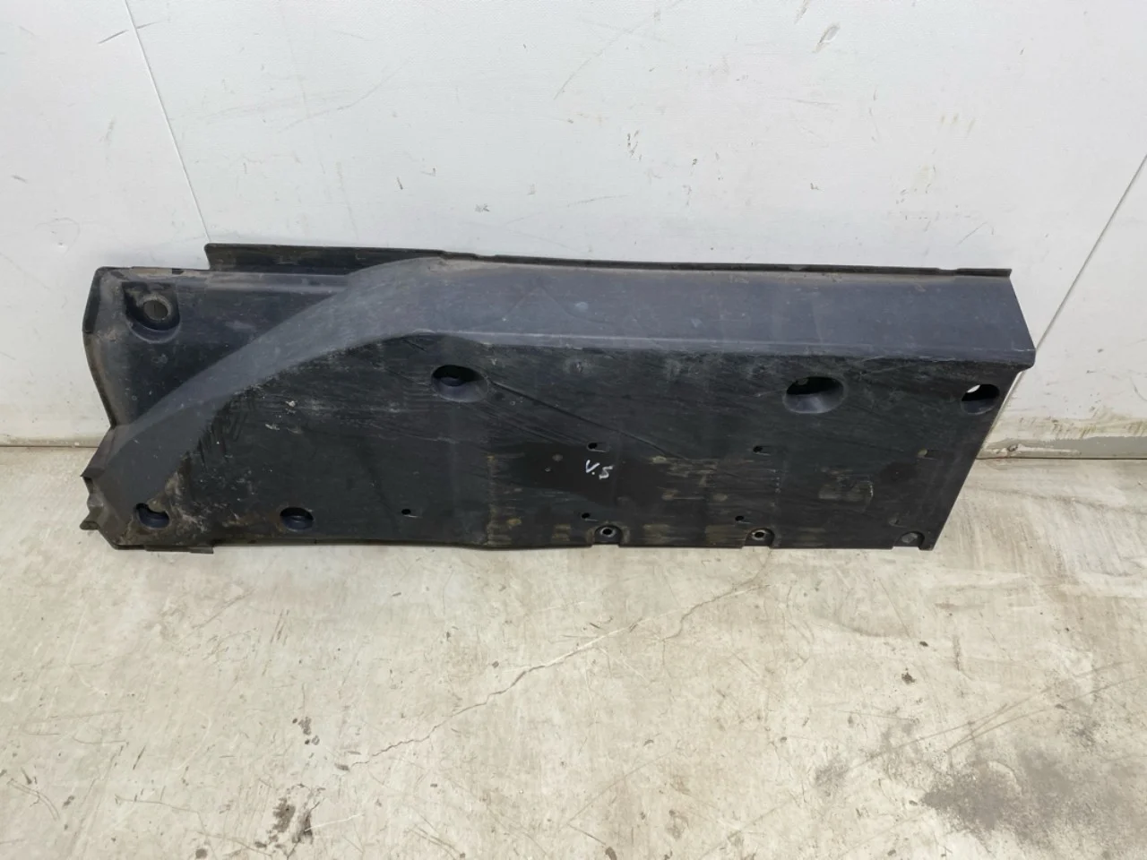 Lexus UX/300E 2019- Underbody protection plate (engine/gearbox/floor) view 2