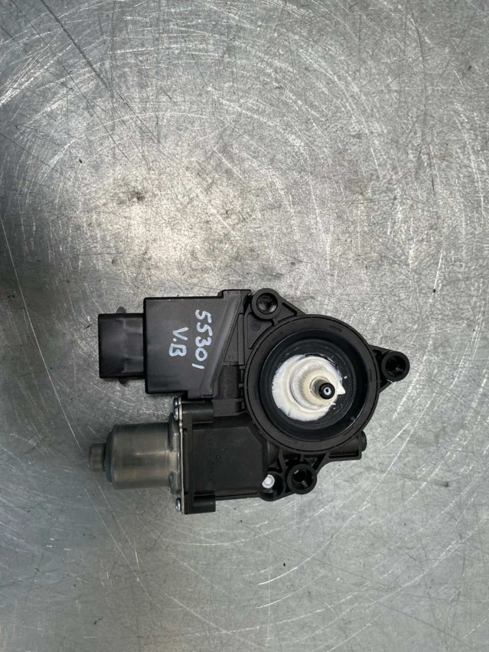 Ablakemelő motor