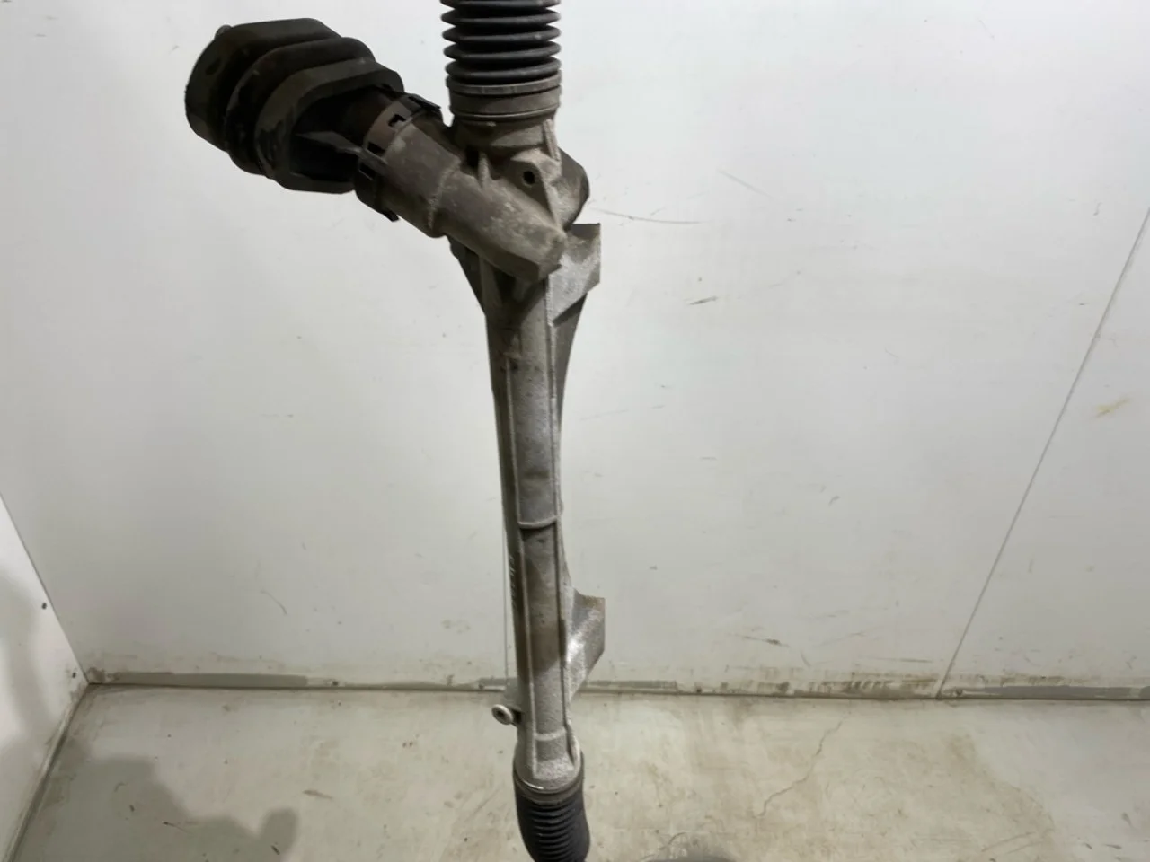 Nissan LEAF 2017-24 Hydraulic power steering rack view 3