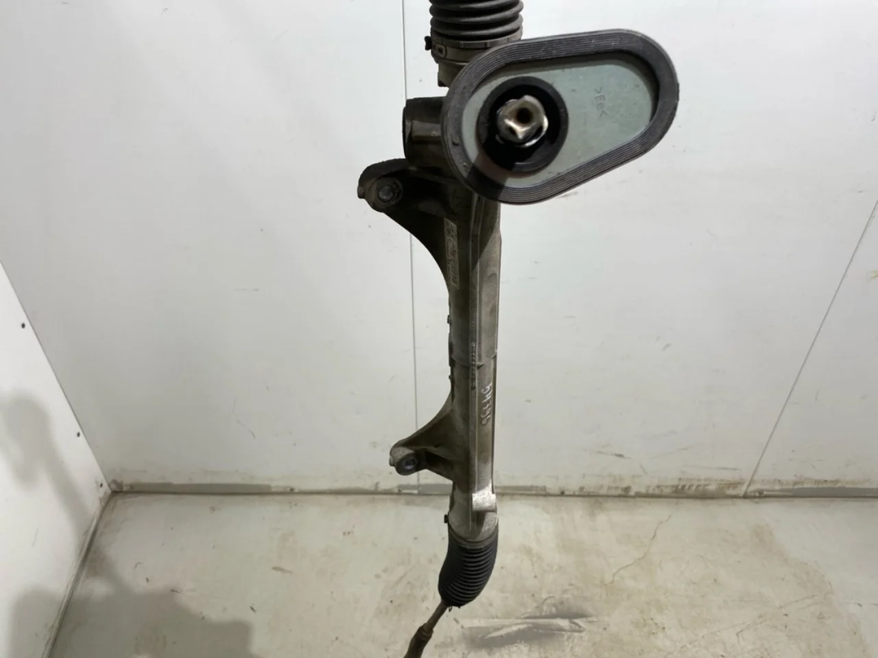 Nissan LEAF 2017-24 Hydraulic power steering rack view 4