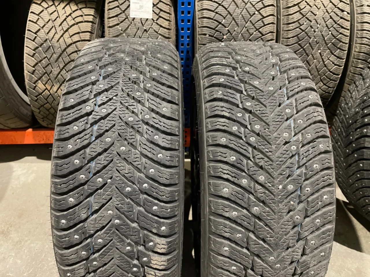 Nissan LEAF 2017-24 Winter tire with rim view 2
