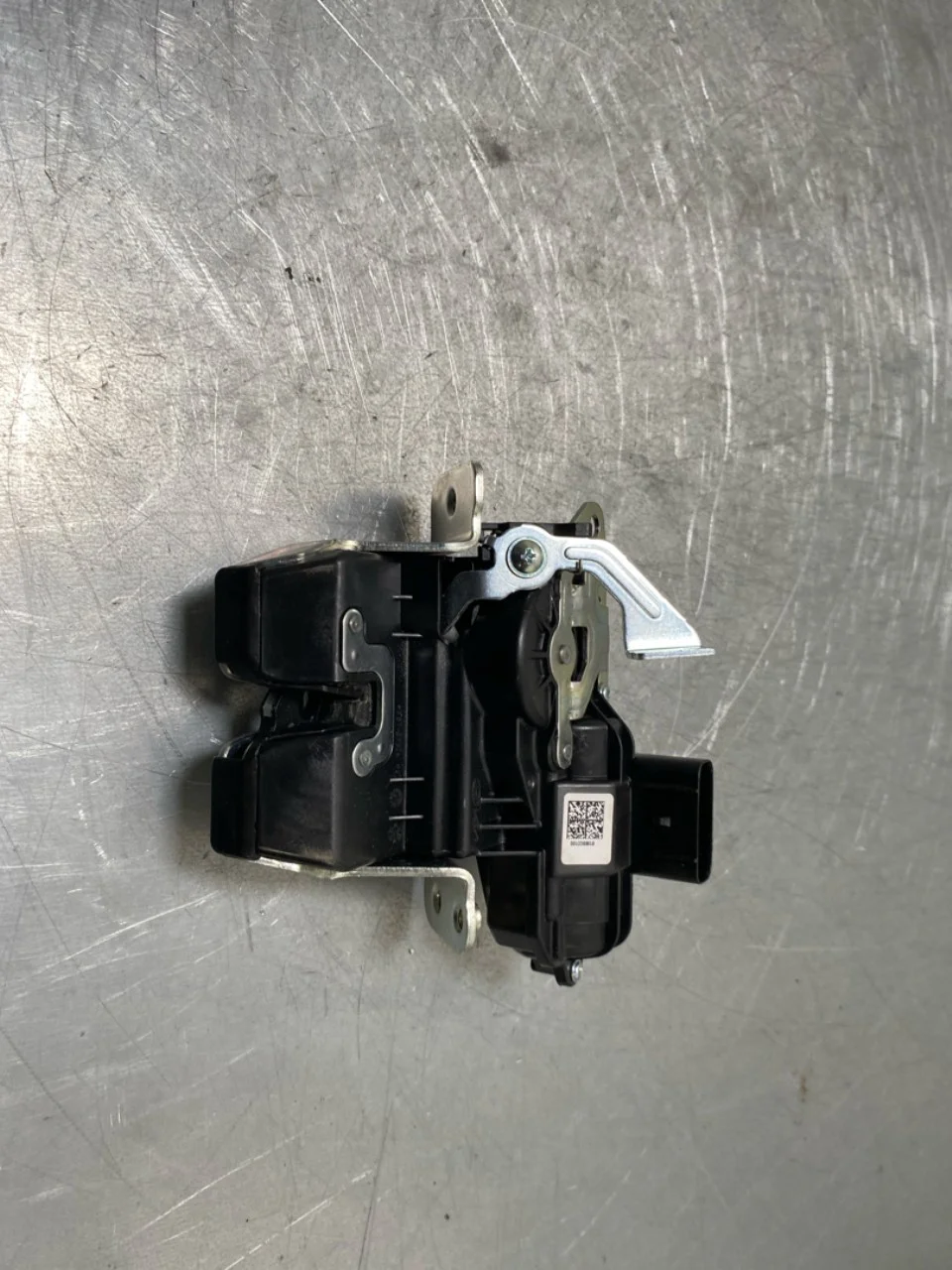 Tailgate lock